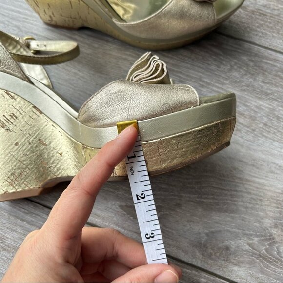 Guess Pewter Metallic Wedge Ankle Strap Peep Toe Heels Shoes Buckle - Picture 14 of 15